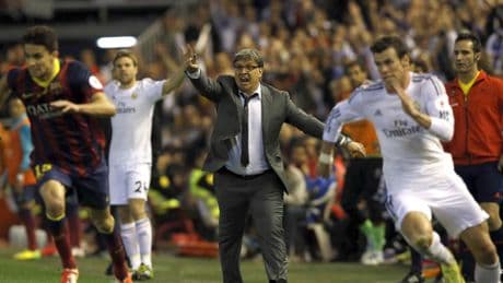 De los brandis y las cervezas a los seguros y las líneas aéreas árabes: así ha ido creciendo el márketing en las 7 finales de Copa