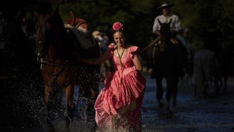 El Rocío celebra este domingo su día grande con miles de fieles y termómetros disparados
