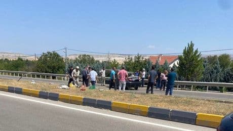 Ankara'da otomobil refüje çarptı: 1 yaralı