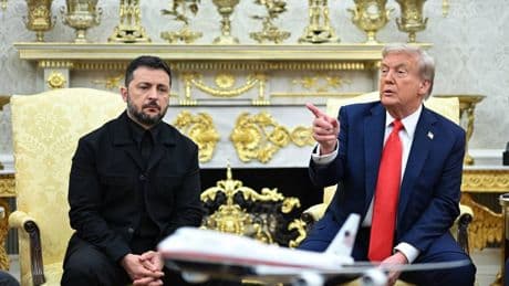 L'abito, le risposte e i "grazie": così Zelensky ha cambiato registro con Trump