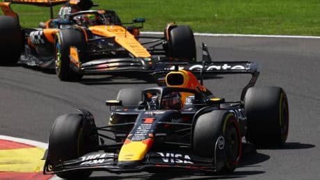 Verstappen se lleva la sprint en Spa tras dar una lección de aguante contra los McLaren: Sainz, 6º y Alonso, 14º