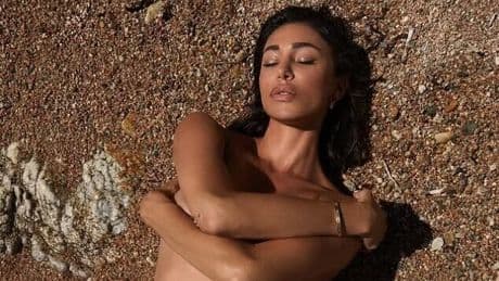 Belén Rodriguez accende l’estate: baci roventi in Sardegna. Flirt o nuovo amore?