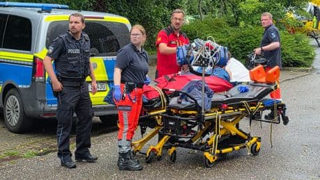 Streit eskaliert - Jugendlicher rammt 18-Jährigem Messer in Kopf