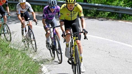 LIVE Giro d’Italia: Kelderman, Bouwman en Van Baarle in omvangrijke vluchtersgroep