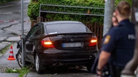 48-Jähriger fährt mit Auto in Menschengruppe – Ehefrau und Kind unter den Opfern