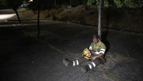 La precariedad de los bomberos forestales que apagan España: "Tenemos gente sin experiencia; les dan un curso de cuatro horas y les mandan a apagar un incendio"
