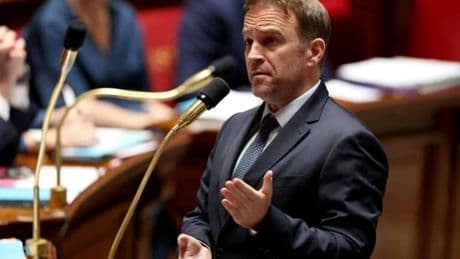 "Effets potentiellement dévastateurs": le ministre de l'Energie critique le moratoire sur les énergies éolienne et photovoltaïque