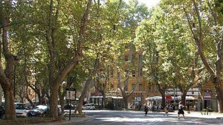 Roma’da ilginç olay! Bir turist, skuteri ile tarihi eser taşırken yakalandı