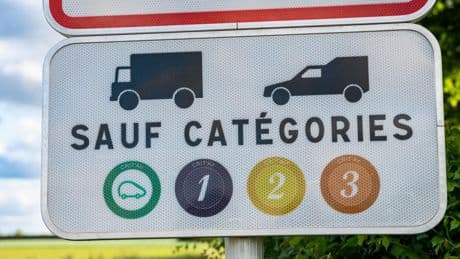 «Des ZFE à l’extension du scrutin de liste paritaire aux petites communes, un même but : rééduquer les Français»