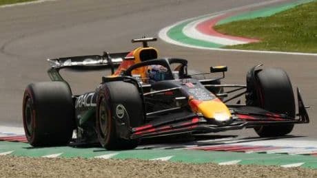 F1, Verstappen domina ad Imola ma le Ferrari ci sono: Hamilton 4°, Leclerc 6°