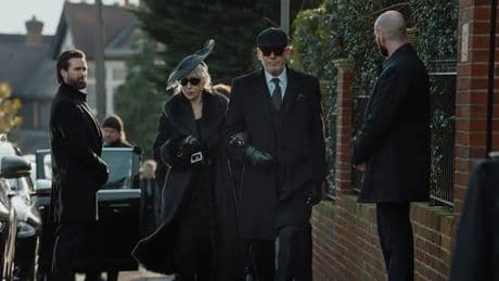 Así es &#039;Tierra de mafiosos&#039;, la serie dirigida por Guy Ritchie con Pierce Brosnan y Tom Hardy