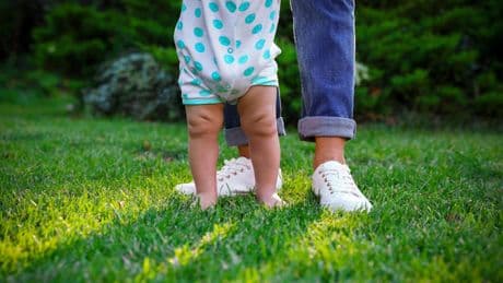 Au pairs die geen luier kunnen vervangen, zomaar weglopen en kinderen bij één armpje optillen: bureau Nina Care is zó slecht dat de IND ingrijpt