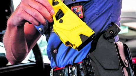 Fermato con un taser: muore sull’ambulanza
