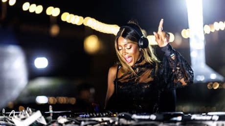 Supermodel Naomi Campbell gibt ihr Debüt als DJane