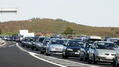 Incendie dans l'Aude: l'autoroute A9 qui relie la France à l'Espagne rouvre à la circulation