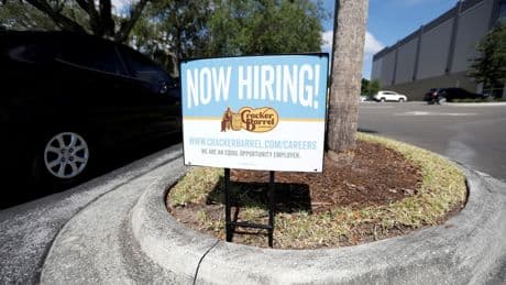 «Woke», «stérile», «sans âme» : aux États-Unis, le nouveau logo d’un restaurant crée la polémique