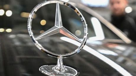 Mercedes-Benz: Gewinn bricht um mehr als die Hälfte ein - Zölle und Sparprogramm belasten