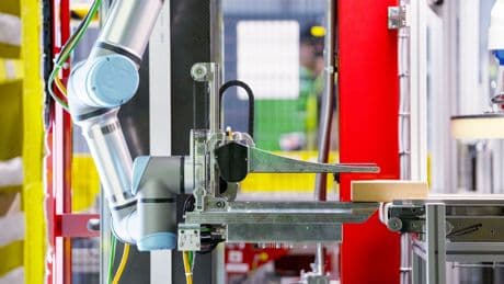 Amazon develops a robot that ‘feels’ touch, just like its human workers