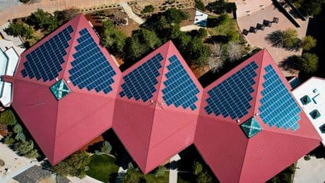 Cuando todo falló, un invento andaluz no lo hizo: la energía solar que sí funciona sin red eléctrica