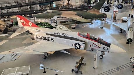 Visita al templo histórico de la aviación militar: los secretos del Smithsonian