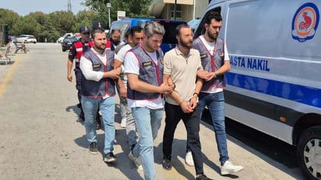 Arkadaşlarıyla plan yapıp çalıştığı iş yerinde hırsızlık yaptı