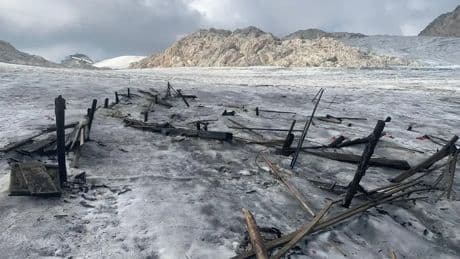 Dachsteingletscher: Eis gibt verborgene Liftanlage aus den 70ern frei