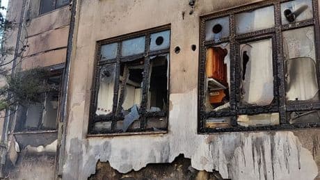 Fatih'te ecza malzemeleri deposu alev aldı: Yangın üst katlara sıçradı