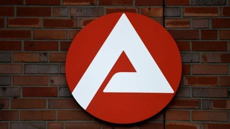 Arbeitslosenzahl im Juni kaum zurückgegangen