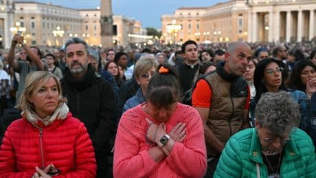 Mort du pape : « N’oubliez pas de prier pour moi », les paroles de François résonnent place Saint-Pierre