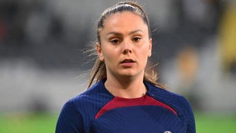 Lieke Martens (32) overweegt te stoppen met voetbal, Merel van Dongen kondigt einde loopbaan aan