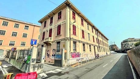 Sfrattati dalla scuola, l’ira dei genitori: “I nostri figli non sono pacchi postali”