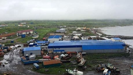 Evacúan a los trabajadores de Fukushima y el tsunami impacta en la costa de California y en Hawái