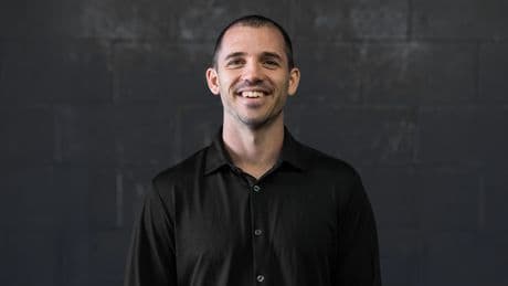 Dr. Andy Galpin, científico: “No importa si tienes 70 u 80 años, la ciencia demuestra que nunca es tarde para iniciar un entrenamiento de fuerza y ganar musculo”