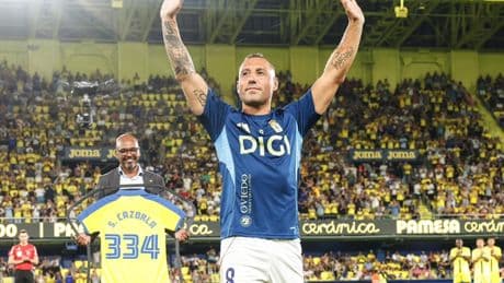 Santi Cazorla: "Siempre me han tratado como un hijo más, gracias por el cariño que me dan"