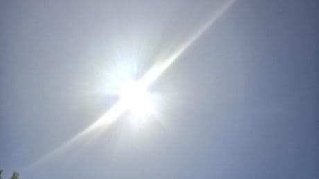 El luminoso sol volando