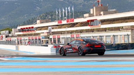 680 chevaux sous le capot, 100% électrique, mythique circuit Paul-Ricard… Le Figaro dans la course à l’économie d’énergie