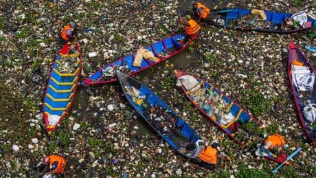 Fluss Citarum in Indonesien: Ein Meer aus Müll: Unterwegs am "dreckigsten Fluss der Welt"