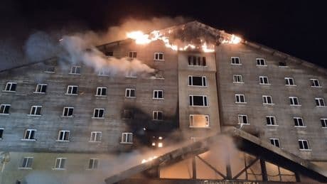 Bolu'da 78 insanın can verdiği otel yangını faciasında bakanlık başmüfettişi hakkında soruşturma izni verildi
