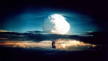 Missili ipersonici, riarmo e politica della tensione: cresce il pericolo escalation nucleare