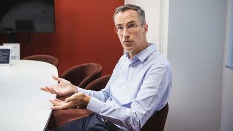 Attendu sur son plan Périclès à l’Assemblée nationale, Pierre-Edouard Stérin réussit à se défiler… pour l’instant