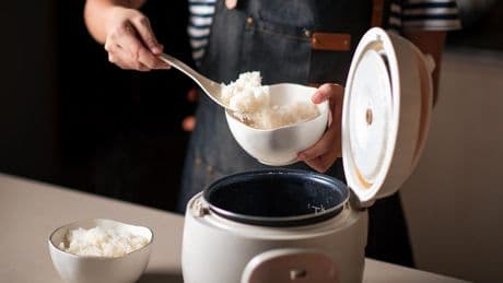 Antihaftbeschichtet: Reis kochen ohne Ankleben: Dieses Gerät ist heute um 40 % reduziert