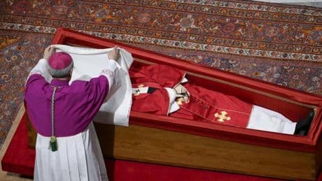 Fin al papado de Francisco con los cardenales en el foco