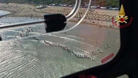 Massale zoekactie voor kust Italië naar 6-jarig jongetje