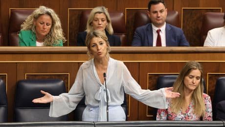 Sánchez deja que Yolanda Díaz pague en solitario los platos rotos de un PSOE paralizado con Leire Díez