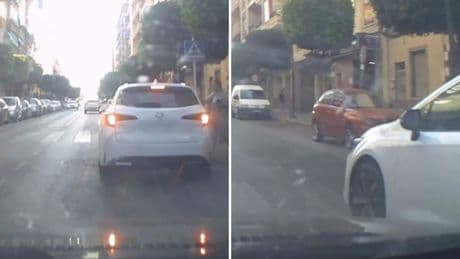 La irresponsable parada a un lado de la calzada de un coche en la calle de un pueblo de Murcia que despierta comentarios hilarantes: “No pierde posición tras la parada”