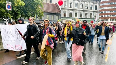 Oslo’da aşırı sağ yürüyüşe karşı yüzlerce kişi bir araya geldi
