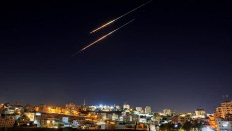 Última hora del conflicto entre Israel e Irán, en directo | Teherán lanza decenas de misiles balísticos y alcanza un hospital en el sur de Israel