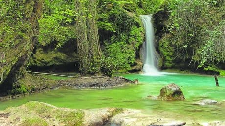 Un paseo familiar entre cascadas y canales históricos