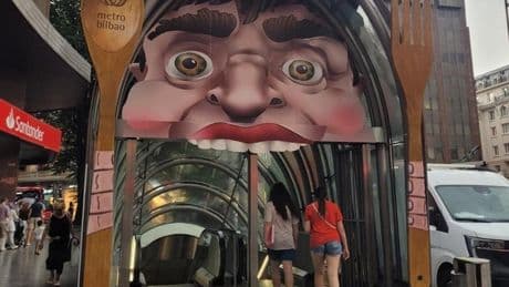 Gargantua se da un festín con los viajeros del metro en Aste Nagusia