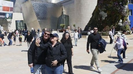 El Guggenheim recibe más de 25.000 visitantes en Semana Santa pese al desalojo del sábado por un falso paquete bomba